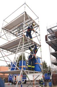 Arbeiten Hand in Hand – Gemeinsame Ausbildung dreier Ortsverbände am Einsatzgerüstsystem (EGS)
